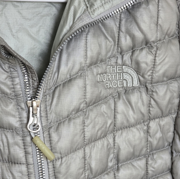 The North Face ThermoBall Eco Puffer Jacket – Meld Grey – Size Small – EUC - Picture 3 of 7